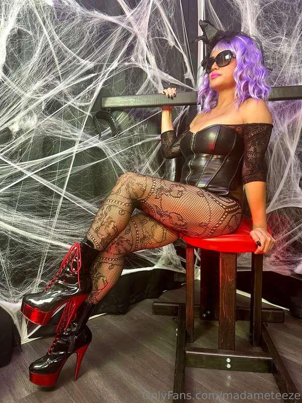 Some Halloween Themed Heel, Legs, and Foot Photos 🎃🦹🏻‍♀️