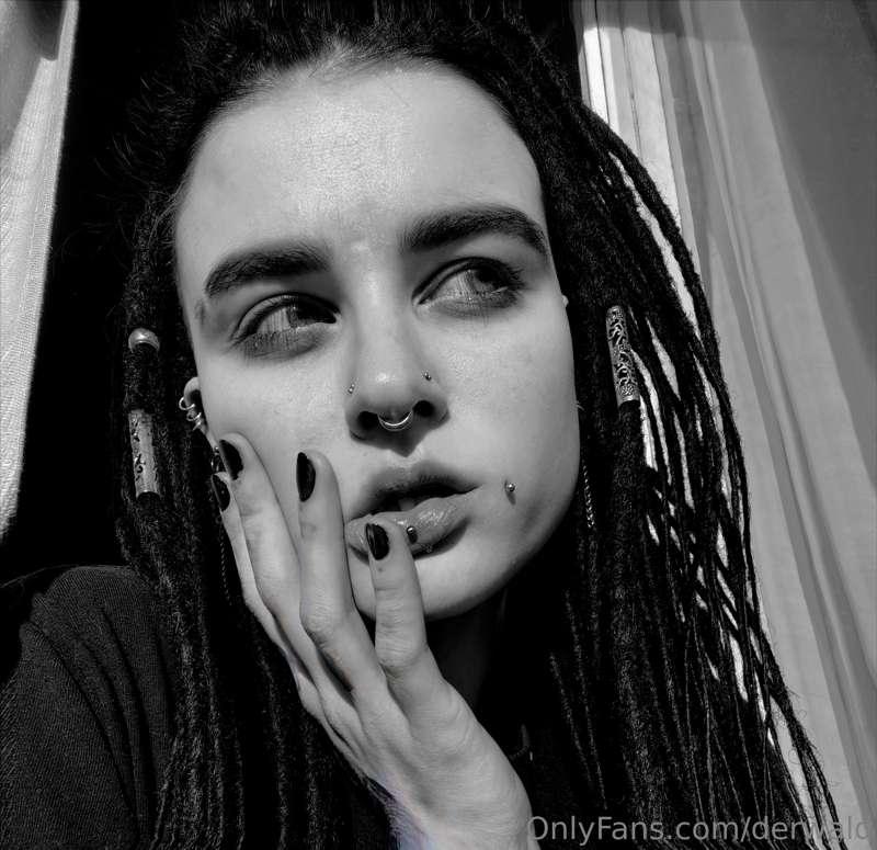 NEW PROFIL PIC🖤🤭
do u like it?