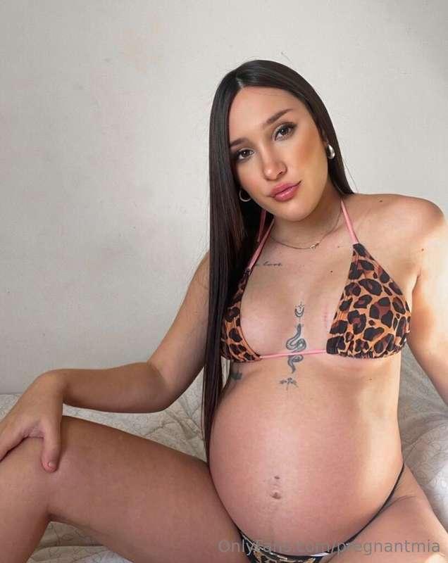 pregnantmia image #0