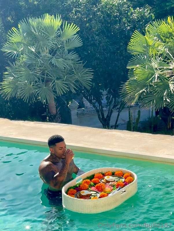 Breakfast for two? For you and me?😏