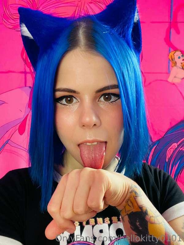 Hey guys, I have great news for you, new exclusive videos fr..