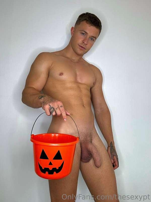 🎃 Happy Halloween 🎃  Will you be trick or treating this week..