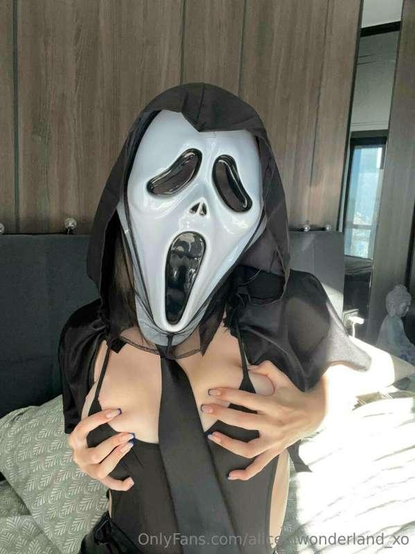 Boo 🧟‍♀️
What do you think of the image? I think it's pretty..