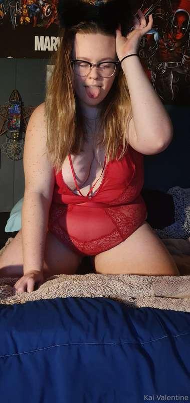 Kiss me if I’m wrong, but dinosaurs still exist, right?