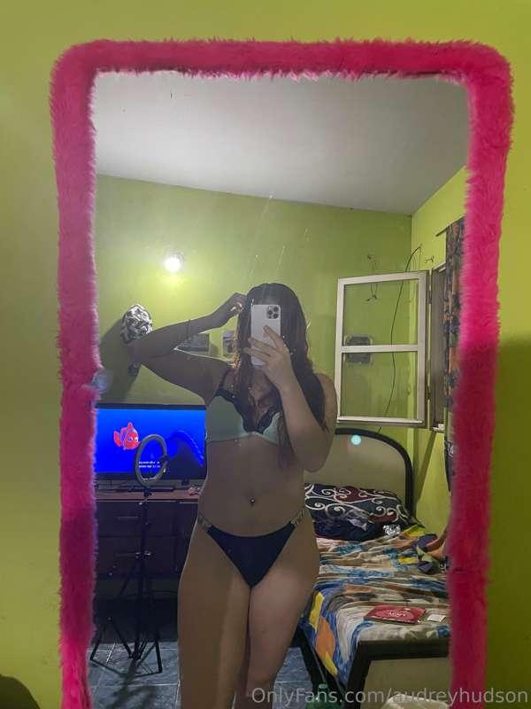 mirror mirror on the wall whos the sexiest of them all😏😉