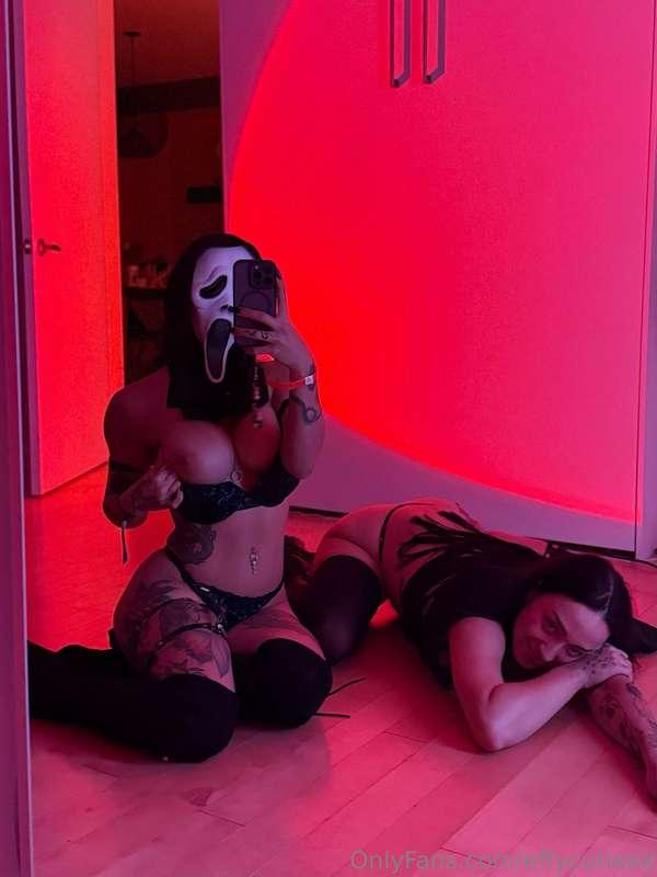 give this a lil like if you want a free vid from me and my s..