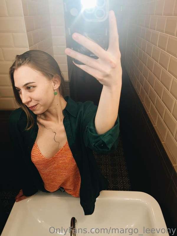 And the light at the sink is so fine, it's the perfect place..