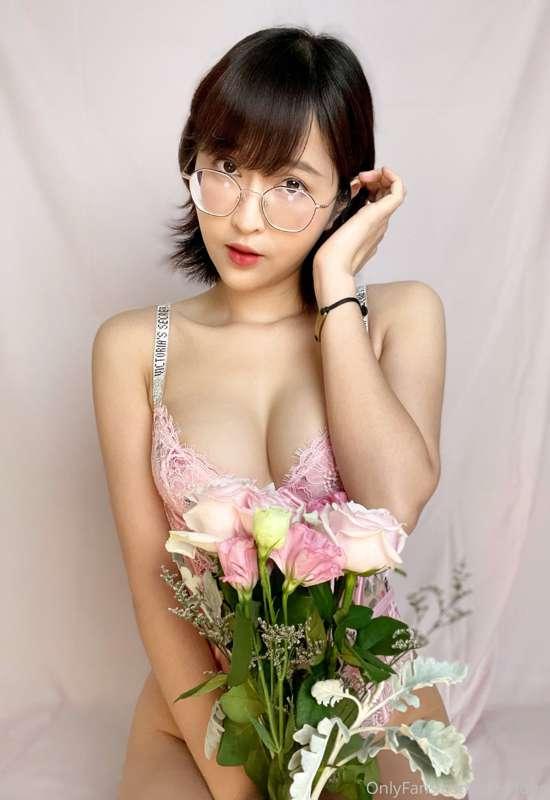 หนูชอบดอกไม้มากๆเลยค่ะ
ยิ่งหลายๆดอกยิ่งชอบ 😝🌸
#Onlyแฟนในจินต..