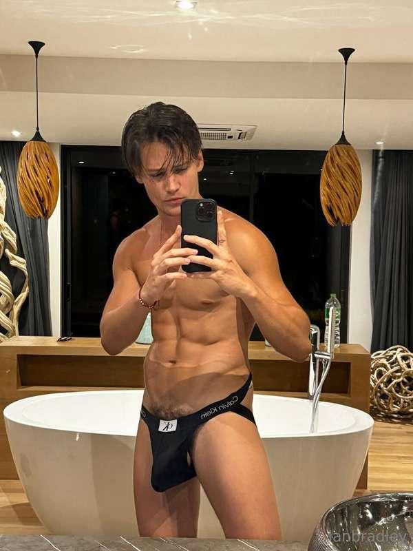Do you like my body, or is it not good enough?😏