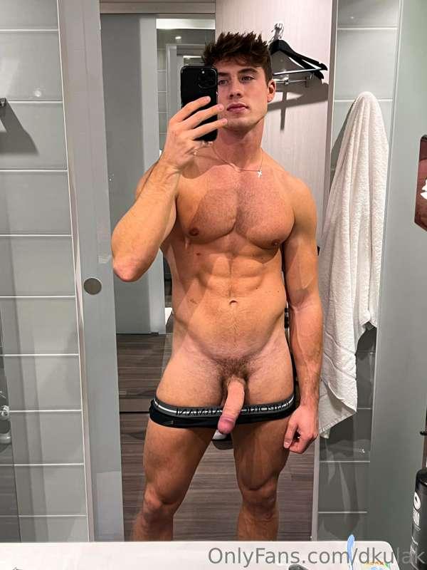 My cock wants to be sucked😋💦