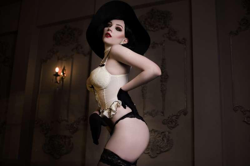 Boudoir lady