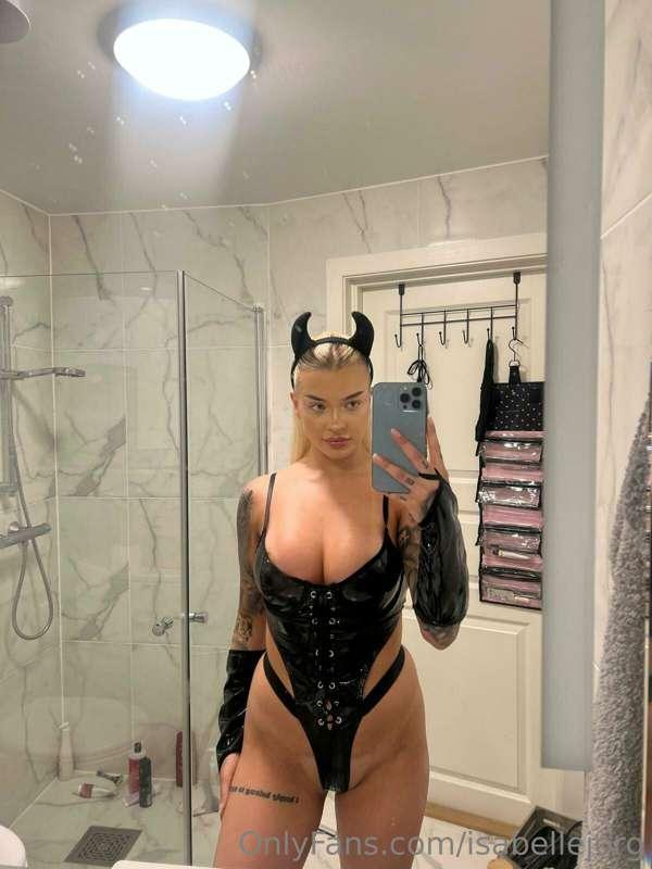 😈