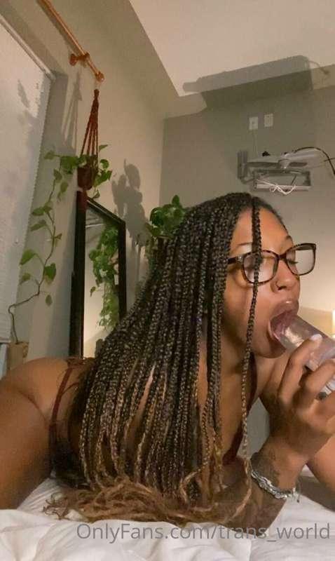 @juuuicyyykitty just rode two cocks and let them cum in her ..
