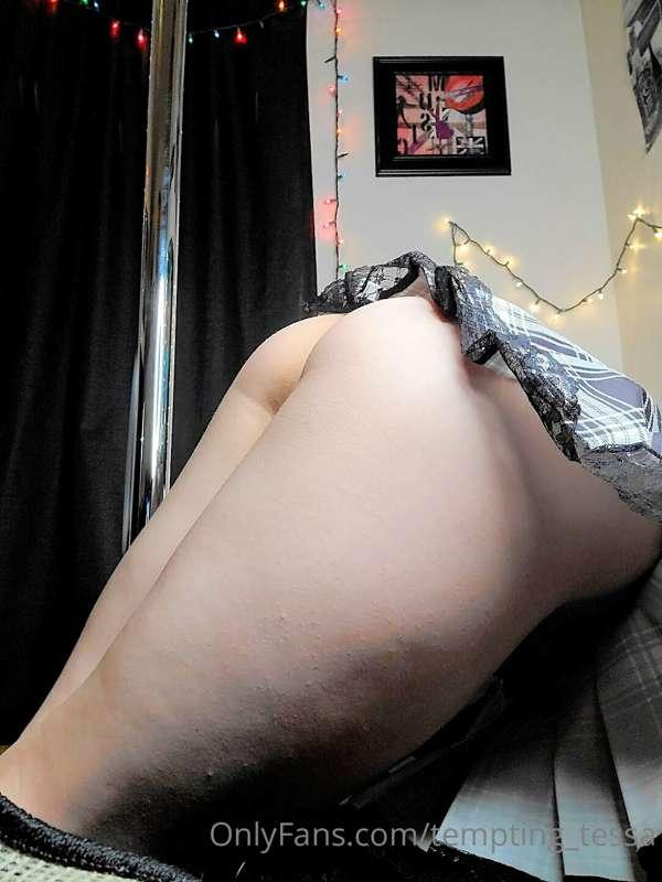 I love to shake my naughty school girl ass whenever I play o..