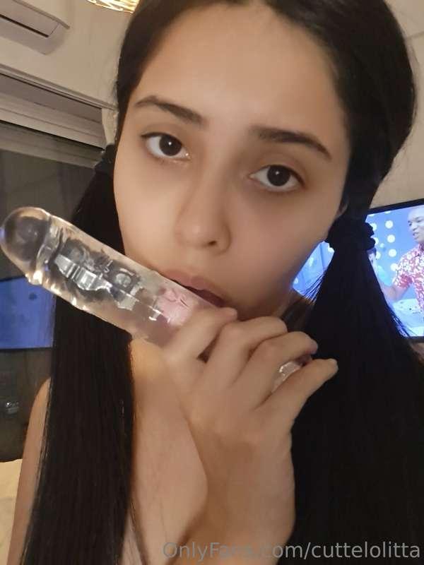 Playing with a dildo in my mouth, watch how I suck it imagin..