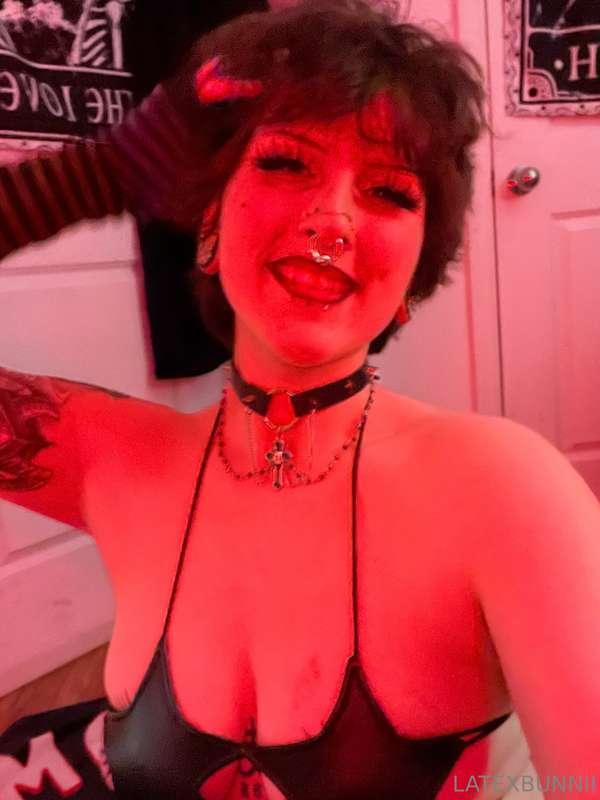 Pretty pussies like mine deserve to be worshipped <3
Also an..