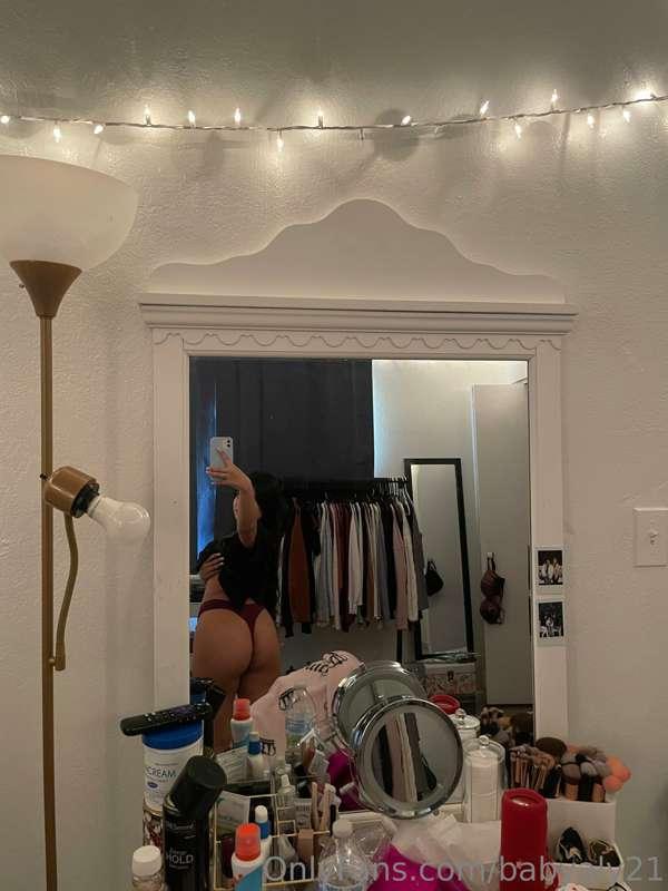 Tell me my ass fat daddy😉