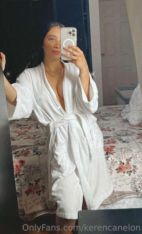 Saliendo de un rico baño, con agua calientita (como yo) 🥵🔥🧖‍..