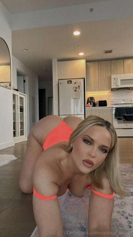 BRAND NEW PHOTOS baby 🍑 A big happy happy international wome..