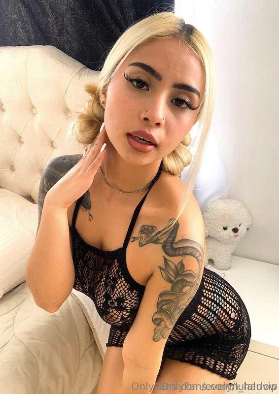 @evelyn_harlow is a Total Latina Baddie😛 She is a DJ and kno..