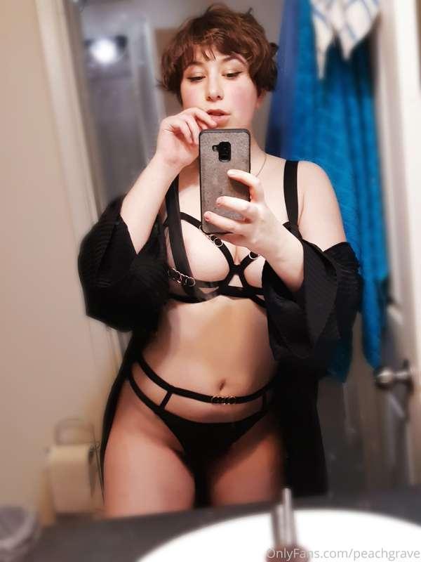 Dug up an older pic ... look at my short hair!! I have more ..
