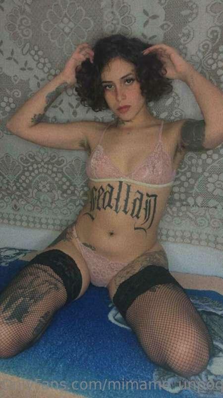 where are my slaves? I want you to praise me!!🥵😈😈