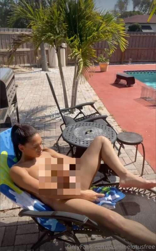 This is what summer is all about - naughty and wet fun 😈 If ..