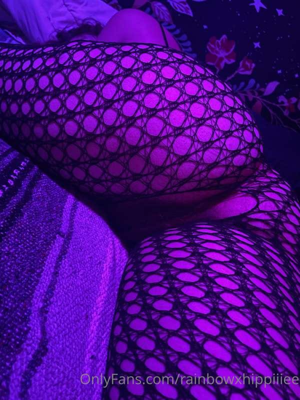 My sweet pussy is saying hello thru my fishnets 😈😜