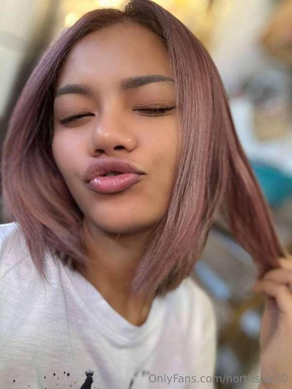 Give me a nice sweet kiss, please? 😘😘