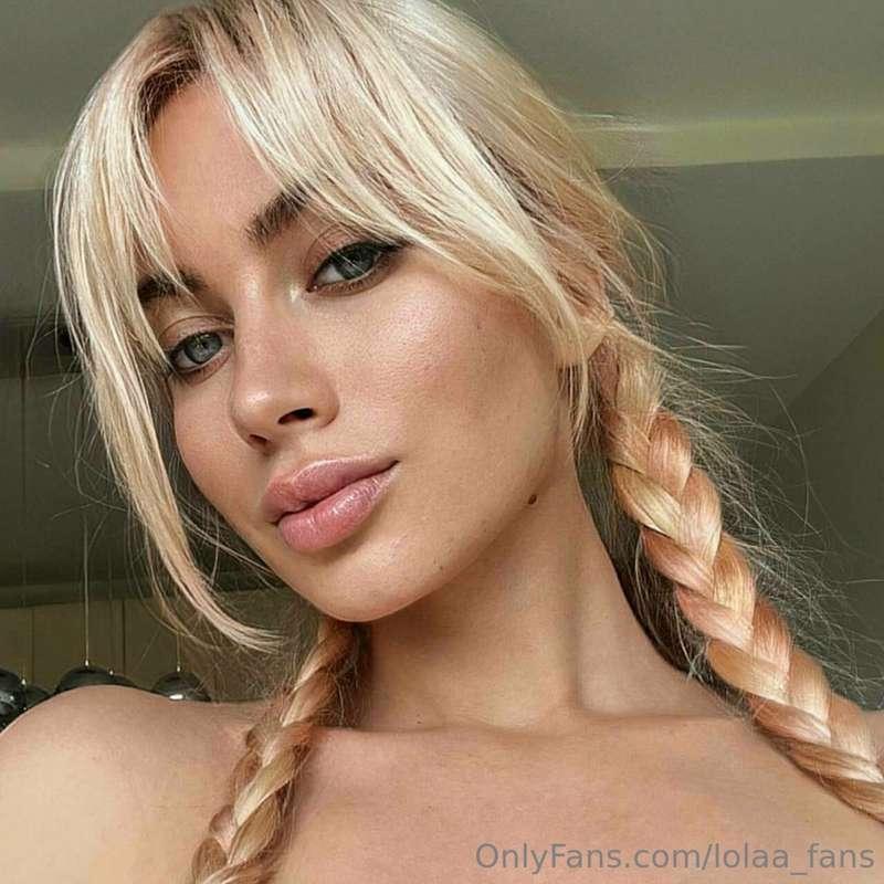 My favorite hairstyle lately is two braids. 👧
It looks nice ..
