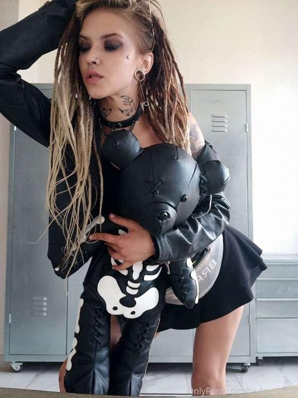 You like my outfit and my toy, don't you?
Or would I look be..