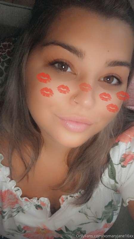 I want some kisses please 😘