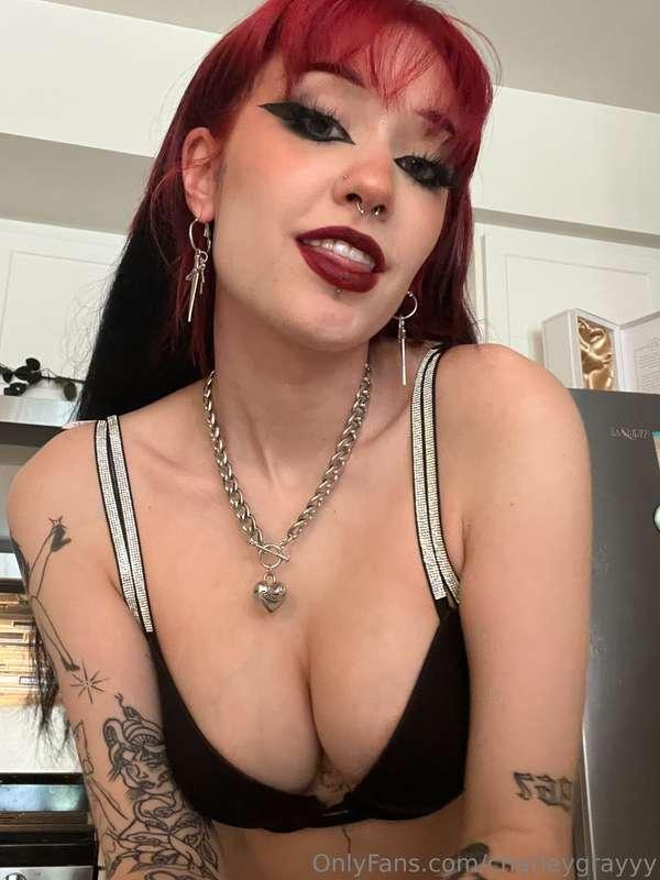 charleygrayyy image #1