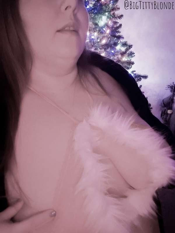 bigtittyblonde image #0