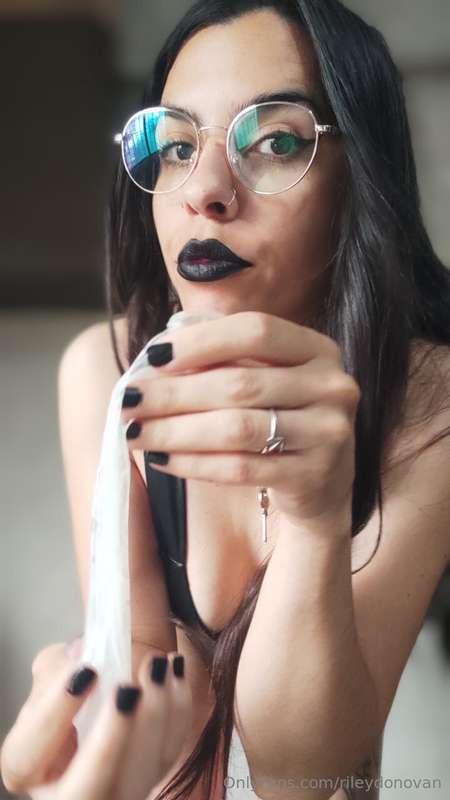 Who's gonna be my cuckold today??? 😈💦