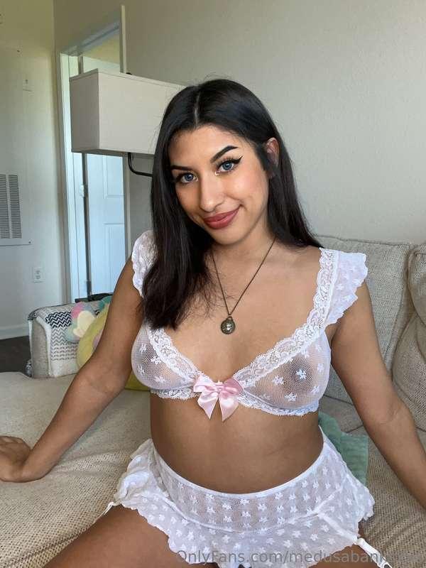 I want you on your knees to worship me😋