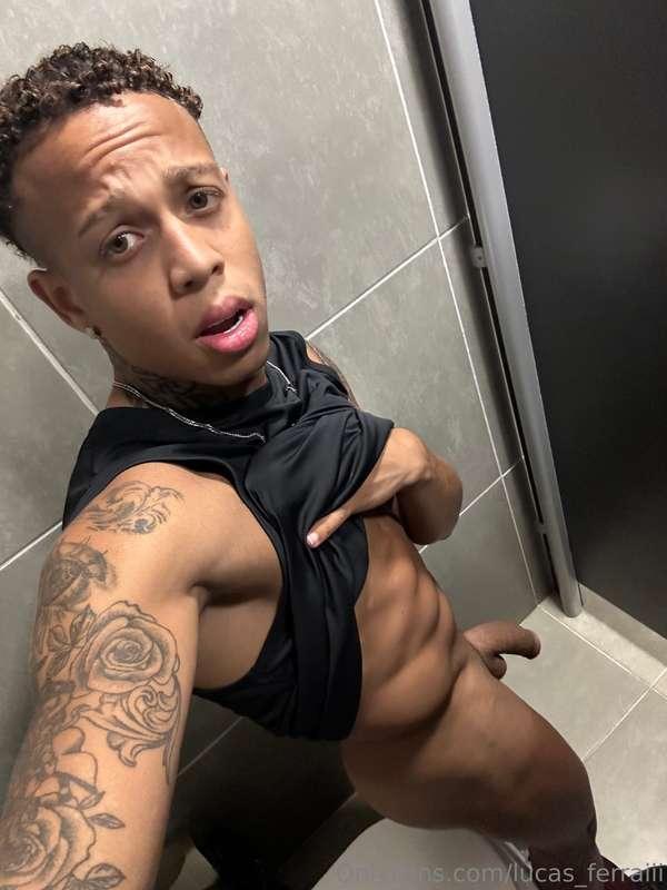 Tesão na academia 😮‍💨 @lucas_ferraiii