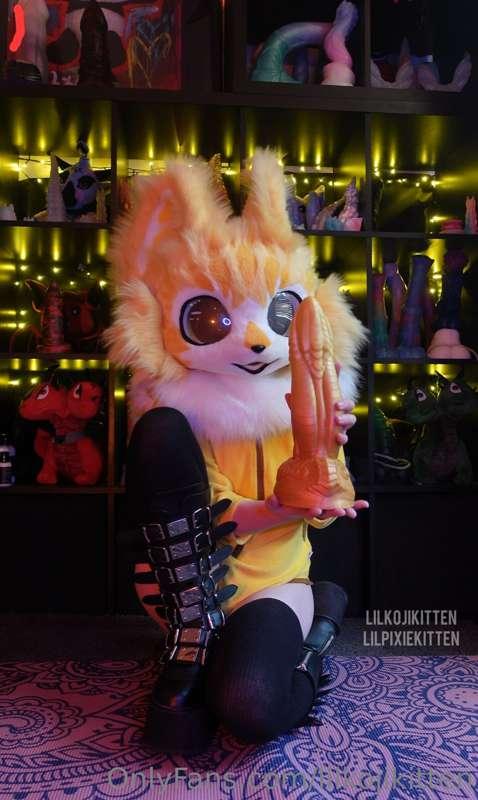 Kikos first time using XL Orochi from Bad Dragon in my Pikac..