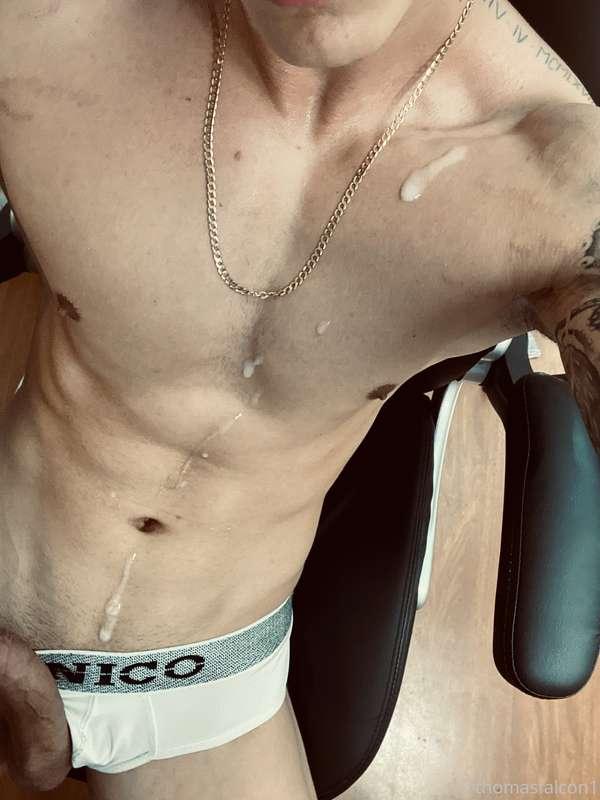 Esta tan cargando que la leche me llego hasta el hombro…. Te..