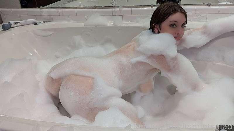 Do you like my bubbles?

#fyp #bath #bubbles #curvy #ass #nude #pawg #feet #tits #titsmintsalad