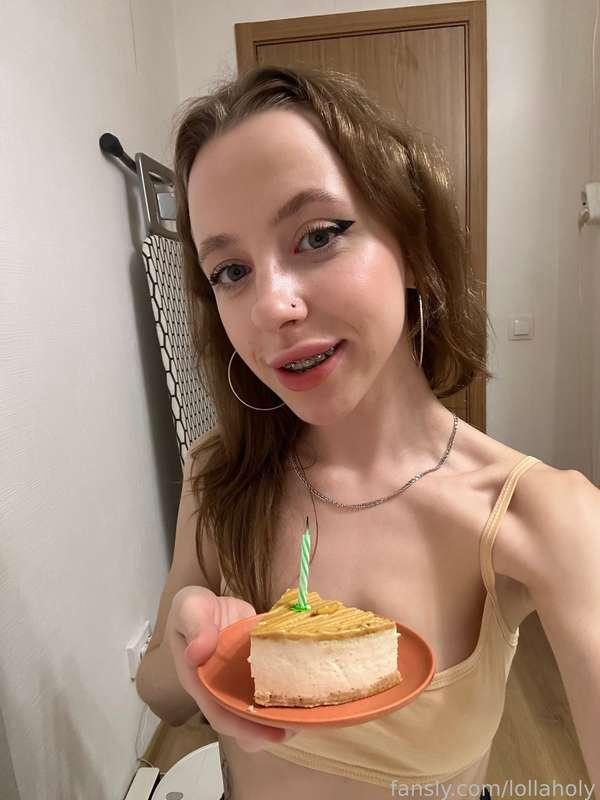 happy birthday to me!! 💘 gonna eat a peanut cake now :D it’s such a good day, of course i would be happy if you support me hehe :p thank you for wishing a happy birthday :3