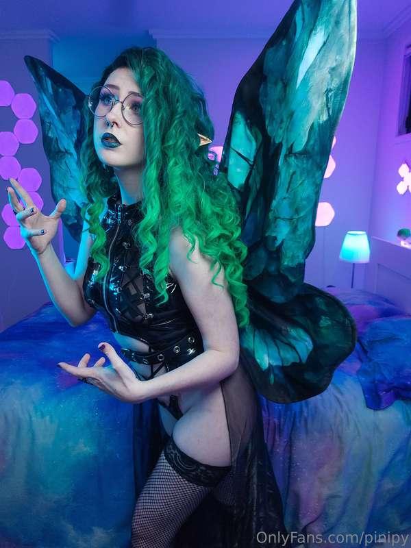 Just a lil dark fae