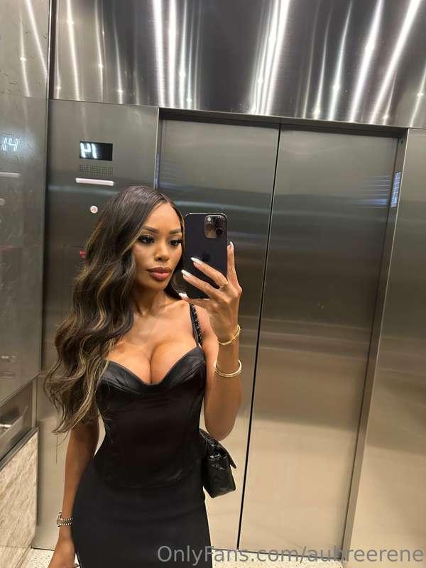 For my loyal OF boyfriends, no containing my boobs for my bi..