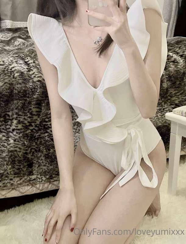 Summer time👙 Bought new swimsuit, how do I look?🥰