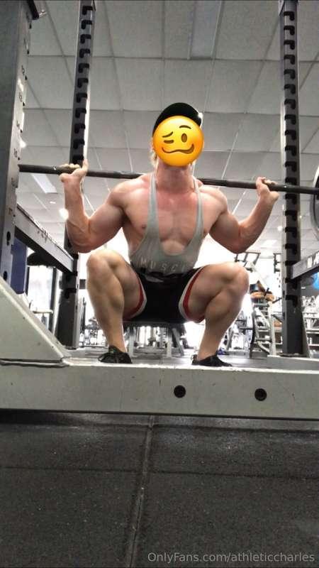 Gym session anyone? 😅