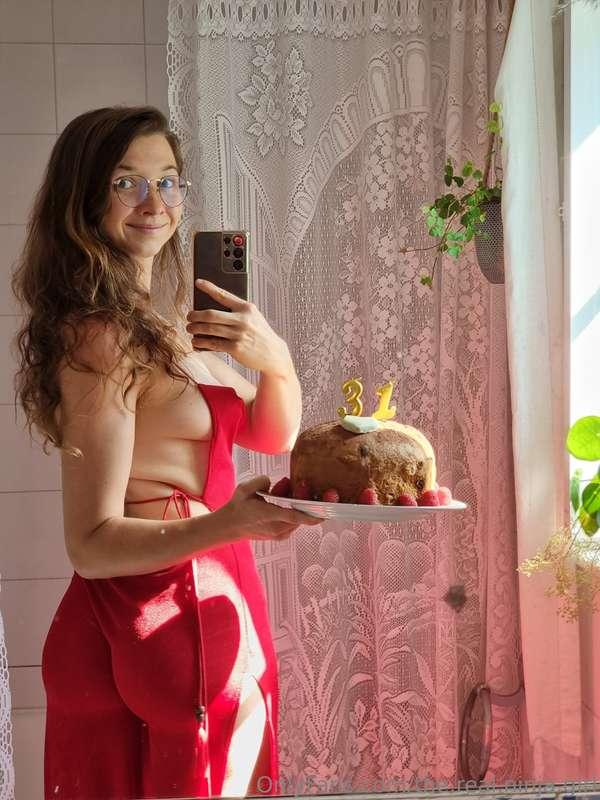 It's my birthday! 🎂🥳Yep, turning 31 today - which feels a bi..
