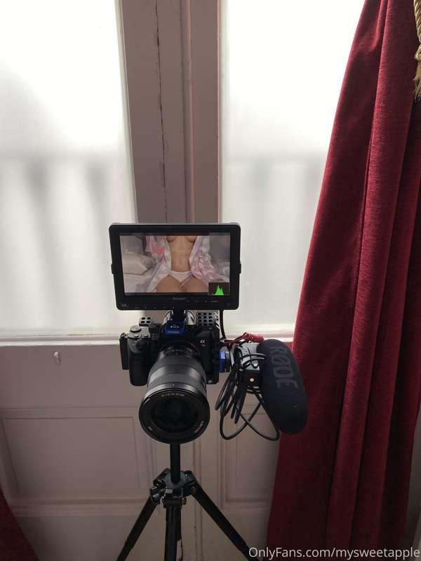 Shooting new content! Do you like my cozy looks 🥰