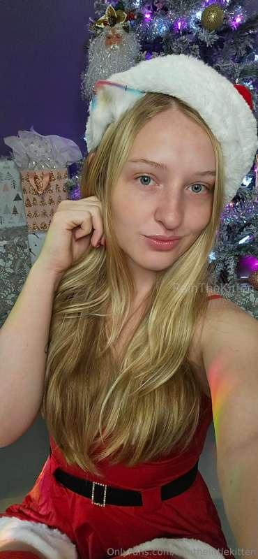 Christmas photos in the making 🎁

When should the Christmas ..