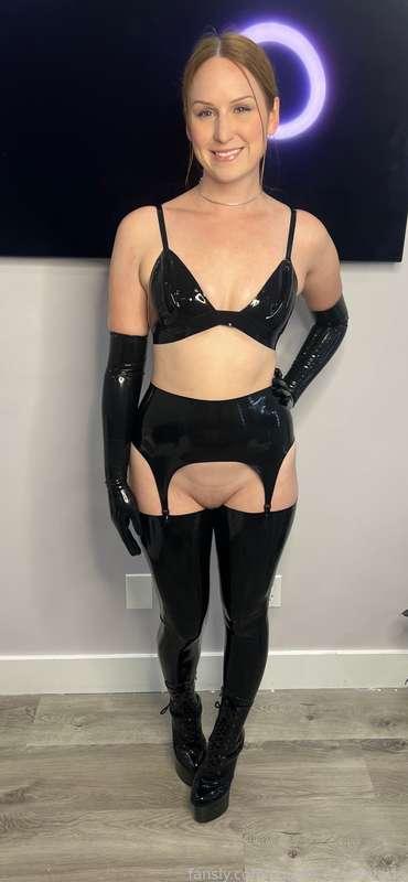 How do you like my outfit?

#latex 