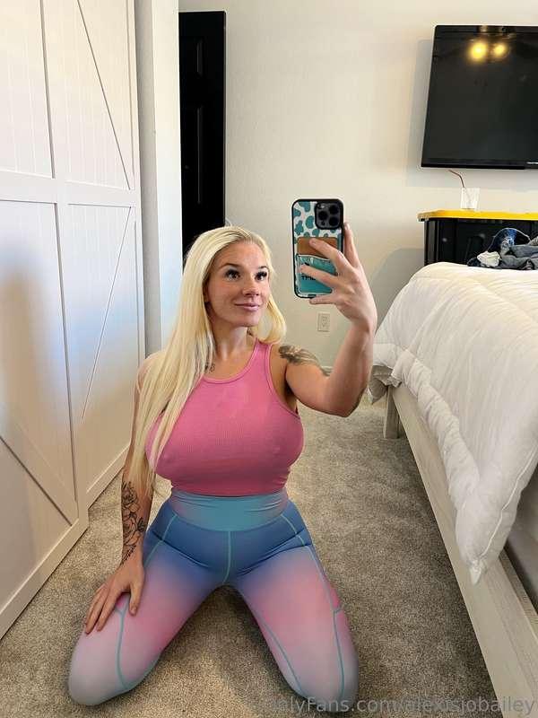 If you want a free b/g anal video sub to my VIP page 💕✨ @gr3..